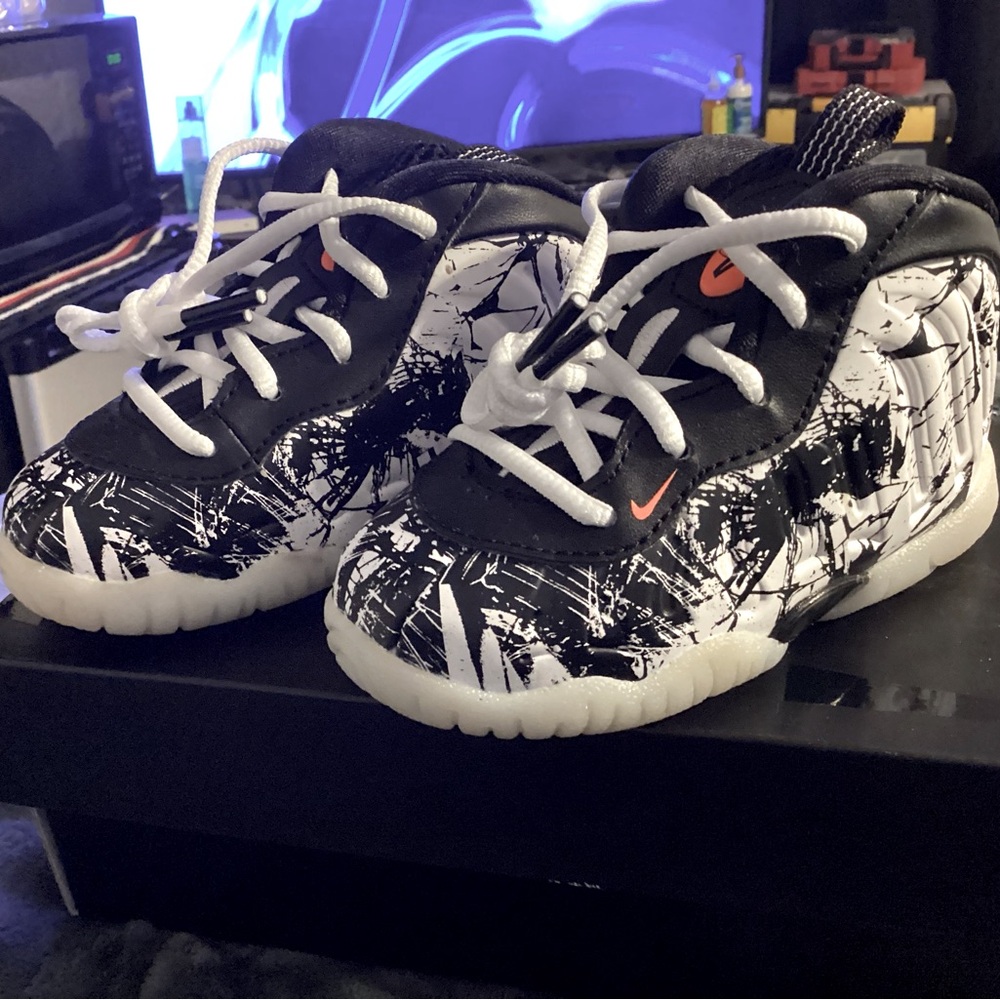 Nike Little Foam Posite Shoes 5c (Brand New)
